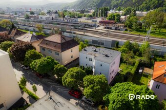 RADO | Na predaj 3i byt + garsónka v RD | pozemok | garáž | - 2