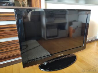 SAMSUNG LE32B450C4W - 2