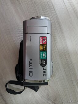 Predám kameru JVC GZ-E 100SE - 2
