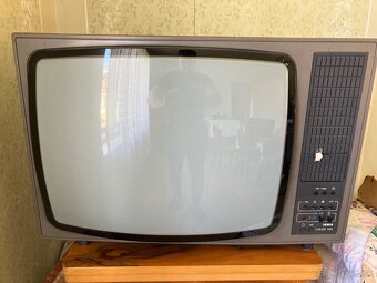 Retro televízor Tesla color 429 - 2