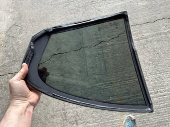 Sklo okno na BMW 7 e65/66 - 2