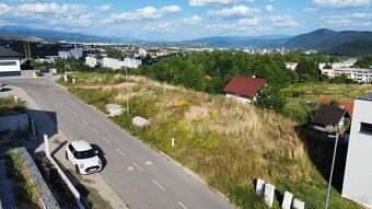 PREDAJ, pozemok so stavebným povolením 1165 m2, Na Stráni, F - 2