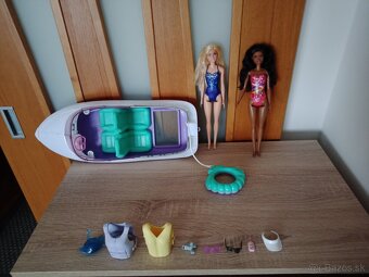 Sada 2xBarbie s člnom a doplnkami - 2