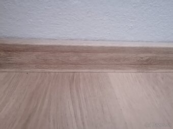 Podlahova lišta PVC Esquero Duo 658 dub jantár - 2