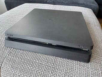 Predám PlayStation 4 Slim 1TB + 2 ovládače + krabica - 2
