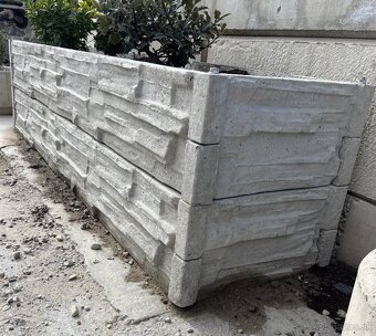 Vyvyseny zahon betonovy - 2