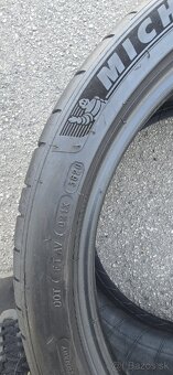 Pneu 235/40 R19 - 2