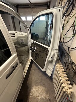 Predam prave predne dvere na vito viano w639 - 2