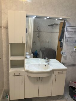 Kupelnovy nabytok s osvetlením a umývadlom + bateria - 2