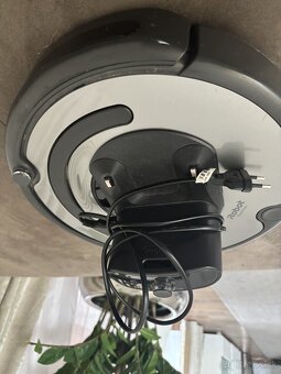 Predám robotický vysávač iRobot Roomba 616 - 2