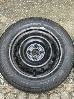 Predám 185/60 R15 - 2