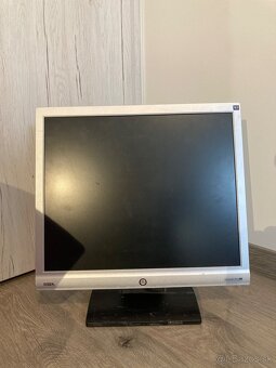 4× LCD monitory – Samsung, Dell, LG, BenQ - 2