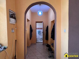 NA PREDAJ Rodinný dom s rozľahlým pozemkom /cca 3000 m²/ v K - 2