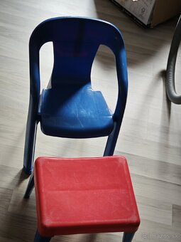 Detské stoličky Ikea Kritter, 2ks, dve plastové a stolček - 2