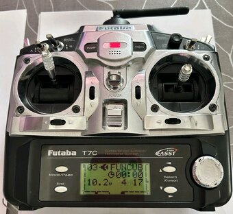 RC vysielačka Futaba T7C - 2