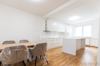 METROPOLITAN │ Krásny priestranný 3i byt v centre na PREDAJ - 2