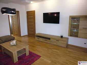 KARPATSKÁ: 3-izb. ZREKONŠT. a ZARIADENÝ byt s loggiou, 71 m2 - 2