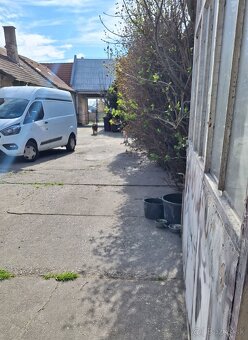 Dom s veľkým pozemkom + veľké priestory - 2