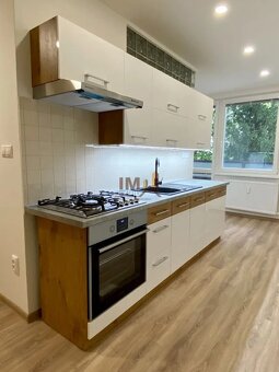 NA PRENÁJOM MODERNÝ ZREKONŠTRUOVANÝ 3i BYT S VEĽKÝM BALKÓNOM - 2