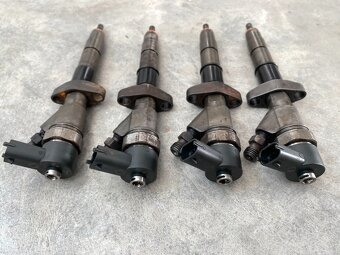 Vstrekovače 2,5 dci Renault Trafic Opel Vivaro 0445110087 - 2