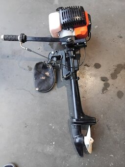 Benzínový závesný lodný motor na čln - 2