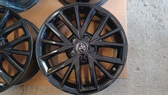 R17 5x114,3 mm toyota corolla a iné - 2