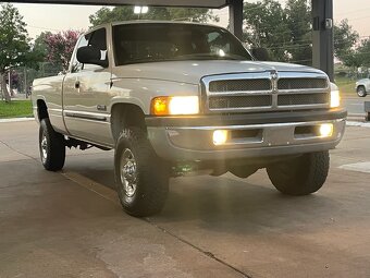Kúpim DODGE RAM 2500 CUMMINS - 2