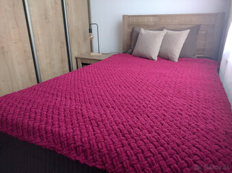 Velka puffy prikryvka, deka FUCHSIA - 2