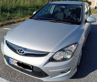 Predám Hyundai i30 1.6i (benzín), r.v. 2010, 99 000 km - 2