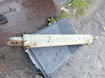 Hidraulicky piest 1 - 2