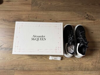 Alexander McQueen oversized sneakers, EU 42, čisto nové - 2
