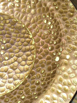 MEDENÝ TANIER NA STENU - 2