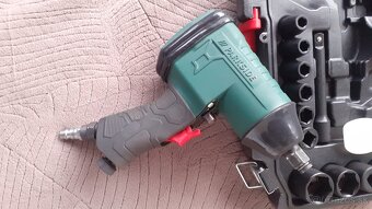 Razový uťahovák parkside. - 2