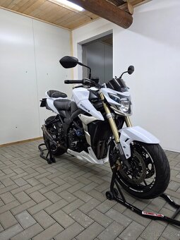 Suzuki GSR750 - 2
