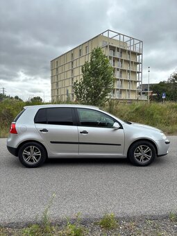 Parádny Vw Golf generácia 5 1.4 benzín 55kw - 2
