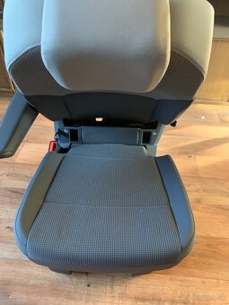 Prodám do poslední řady sedadel VW Multivan T7 látka - 2