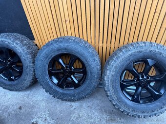 Kola Nissan Navara - 2