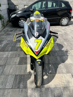 Suzuki gsxr750k8-okruhovka - 2