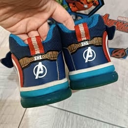 Geox Marvel Captain America svietiace tenisky, veľkosť 28 - 2