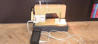 Predám kufríkový šijací stroj Veritas 8014/29 - 2