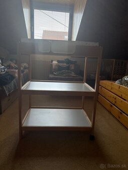 Prebaľovací pult - 2