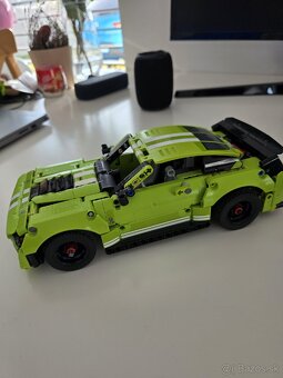 LEGO Technic 42138 Ford Mustang Shelby GT500 - 2