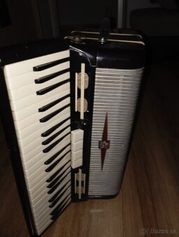 Predam tento Akordeon..120 bass - 2