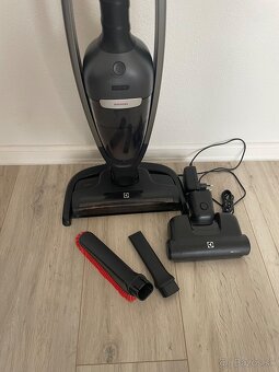 Electrolux PURE Q9 PQ91-ANIMS – tyčový vysávač 2v1 (striebor - 2