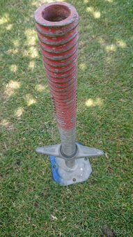 Predám nožičky na lešenie 60cm.(Layher) - 2