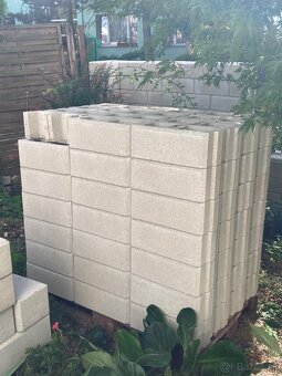 presbeton simple block bielošedá - 2