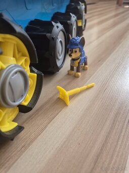 Labkova patrola terénne auto - 2