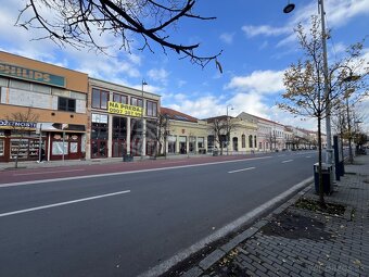Stavba pred dokončením v centre mesta Lučenec - 2