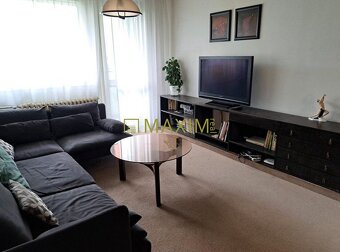 Ponúkame na predaj 4-izbový byt na predaj v Dúbravke na uli - 2