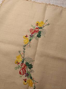 Predám ručne vyšívaný obrus s motívom Veľkej noci - 2